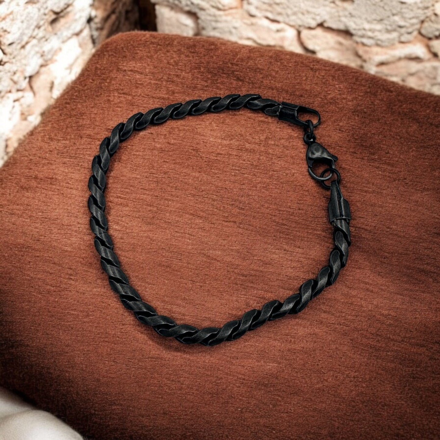 black-twisted-chain-bracelet